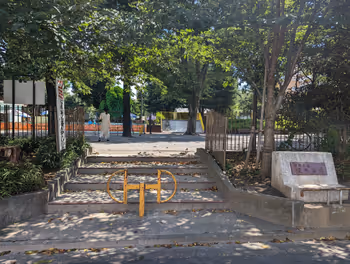 中野新桥站荣町公园的休息场所1