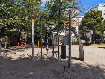 中野新桥站荣町公园的休息场所4