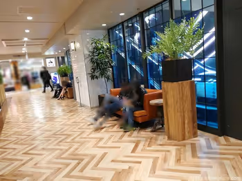 【横浜駅】横浜ビブレ 2F スターバックス前の休憩場所