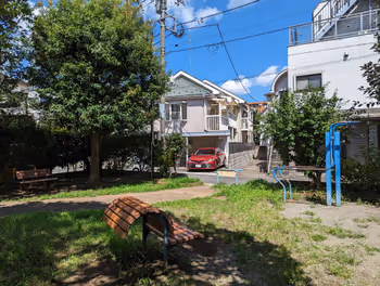 Rest Area at Nakano-shimbashi Station's Yayoi Kobushi Park, Part 3