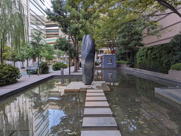 ロイヤルパークホテル横の写真4