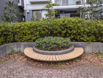 地下鉄赤塚駅アーバンライフゆりの木通り 東5号棟前の休憩場所その1