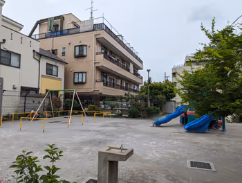 蓮沼駅蓮沼ジュニア児童公園の休憩場所その2