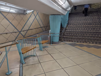 井荻站井荻地下人行道的休息场所1