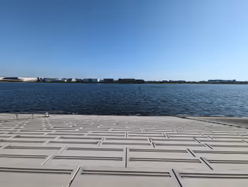 Rest area 3 at the Tama River embankment near Tenkubashi Station