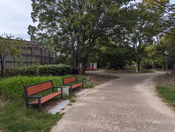 江坂站江坂公园的休息场所8