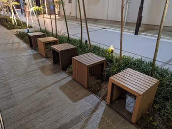 东京站东京中城八重洲 小路的休息场所其二