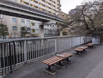 江戸川橋駅江戸川公園 神田川歩道沿いの休憩場所その3