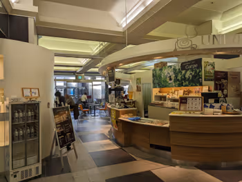 天神南站福冈市役所1F 咖啡馆周边的休息场所之二