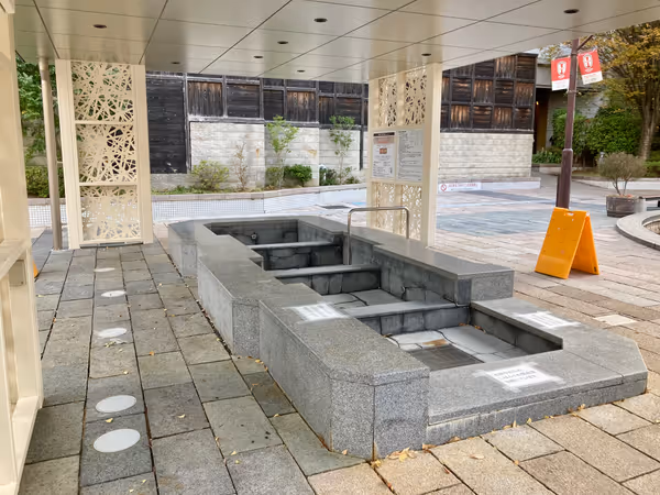 Photo of Island Center Station | Rokko Island River Mall Foot Bath Area | Rest Spot 4
