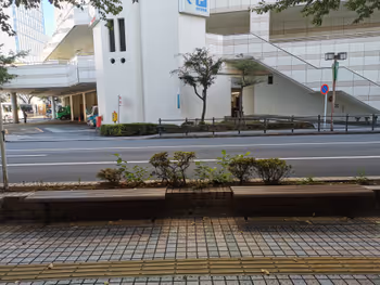 聖蹟櫻丘車站The Square前的休息處其5