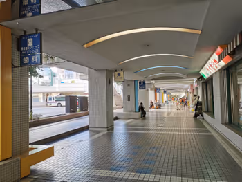 聖蹟櫻丘車站The Square前的休息處其1