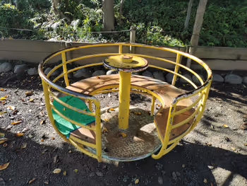 聖蹟桜ヶ丘駅さくら公園の休憩場所その4