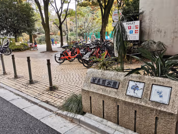 面影橋站甘泉園公園的休息場所其一