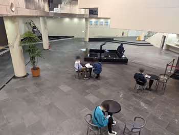 西鉄福岡(天神)駅星の広場の休憩場所その4