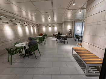 西鐵福岡(天神)站閃耀地下通道 VIORO前的休息場所其4