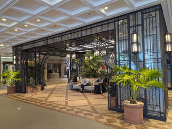 西鉄福岡(天神)駅ライオン広場の休憩場所その1