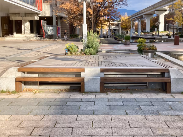 Photo of Island Center Station | River Mall West | Rest Spot 4