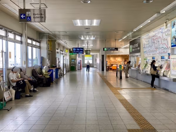 Photo of Kawanishi-Ikeda Station | Near the ticket gates | Rest Spot 1