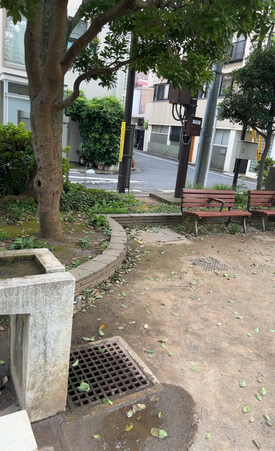 Photo of Yotsuya-Sanchome Station | Daikyo Park Bench | Rest Spot 1