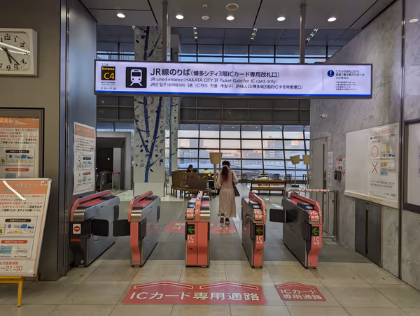 博多シティ3F改札口付近の写真1