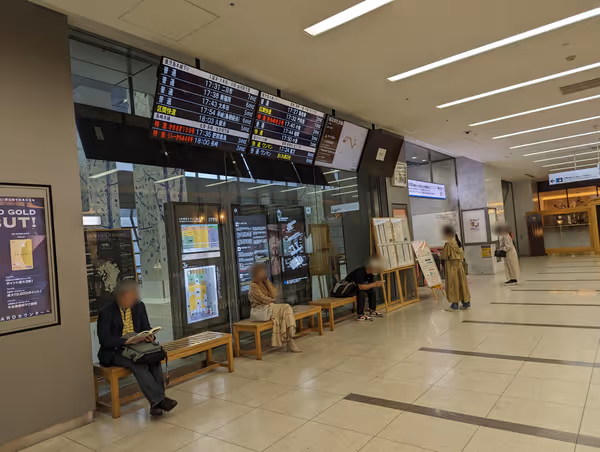 博多シティ3F改札口付近の写真3