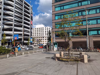 博多站音羽公园的休息场所2