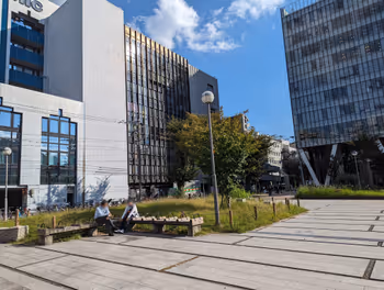 博多站音羽公园的休息场所4