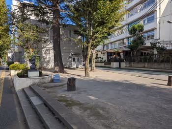 오야마역 그린 홀 옆 동상 근처 휴식 공간 그 1