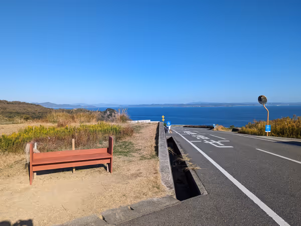 海へ飛び込む道の写真1