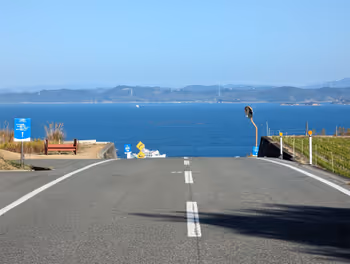 海へ飛び込む道の休憩場所その2