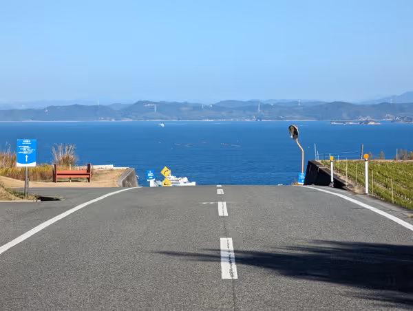 海へ飛び込む道の写真2