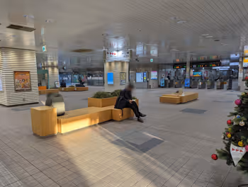 瓦町駅駅改札前の休憩場所その2