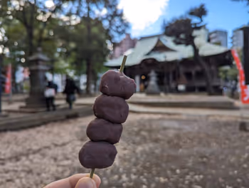 鬼子母神前站鬼子母神猫头鹰长椅的休息场所其三