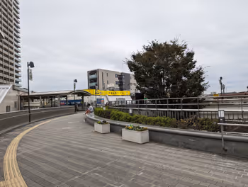 Rest area on the Oizumi Gakuen Station plaza deck, part 2