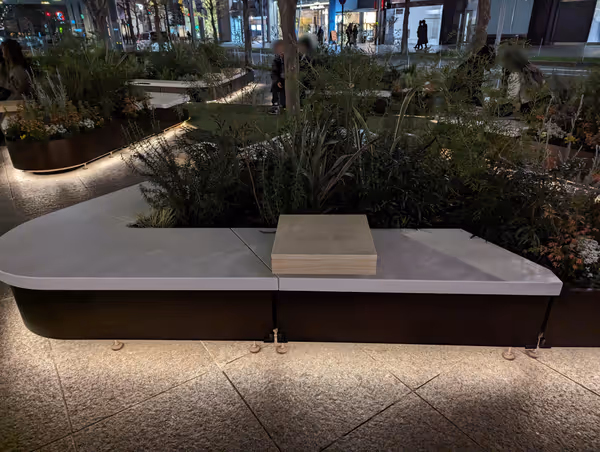 丸ビル横の写真3