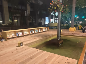 二重桥前站Marunouchi Street Park附近的休息场所其2