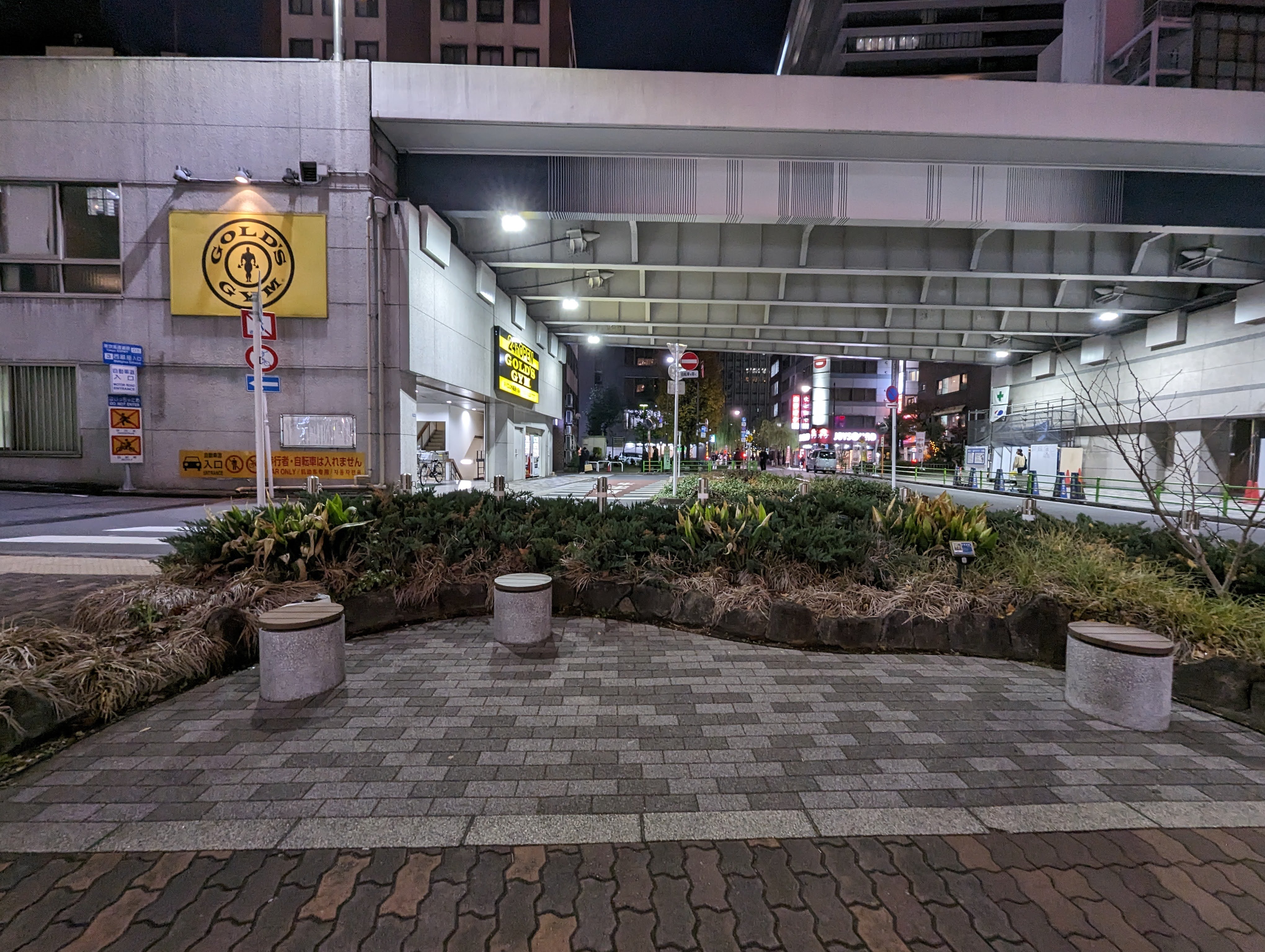Photo of Ginza-itchome Station | Ginza Sakura-dori, Under the Expressway Overpass | Rest Spot 1