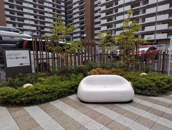 光丘站銀杏大道8號街 停車場附近的休息場所其二