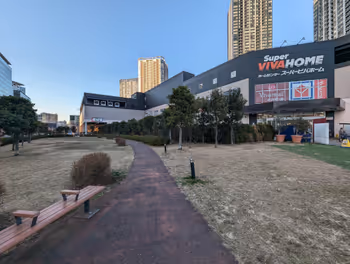 豊洲駅ビバホーム付近歩道の休憩場所その1