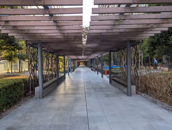 豊洲駅豊洲フォレシア 豊洲フロント側の休憩場所その2