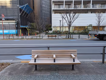 豊洲駅江578歩道 キュービックガーデン付近の休憩場所その1