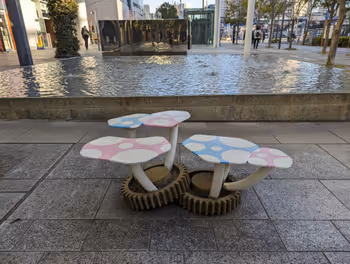 豐洲站豐洲蘑菇長椅休憩處 其一