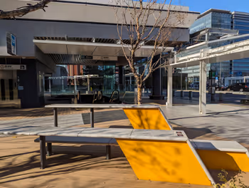 豊洲駅2b出口前の休憩場所その4