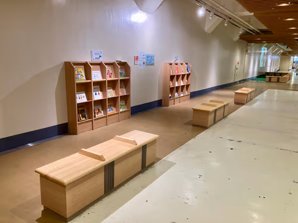 Photo of Kobe Expressway Station | Metro Kobe: Rest Spot in the Central Passageway | Rest Spot 1