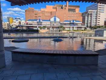 西小倉站柴川親水廣場的休憩場所其3