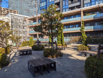 오사키역 웨스트 시티 타워 분수 근처의 휴식 공간 그 2