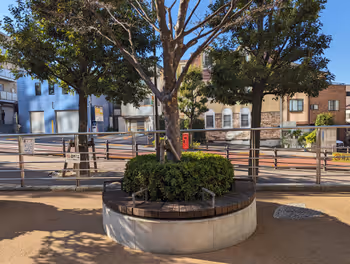 오사키역 웨스트 시티 타워 분수 근처의 휴식 공간 그 3