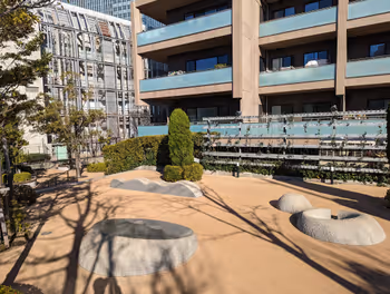 오사키역 웨스트 시티 타워 분수 근처의 휴식 공간 그 4