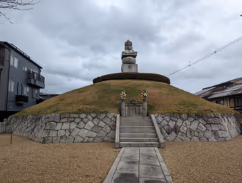 Resting spot at Mimizuka Park, Shichijo Station Part 5
